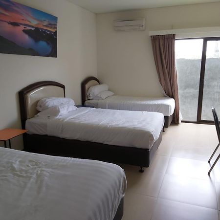 Hotel Larensia Лабуан Баджо Стая снимка