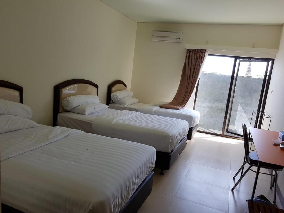 Hotel Larensia Лабуан Баджо Екстериор снимка