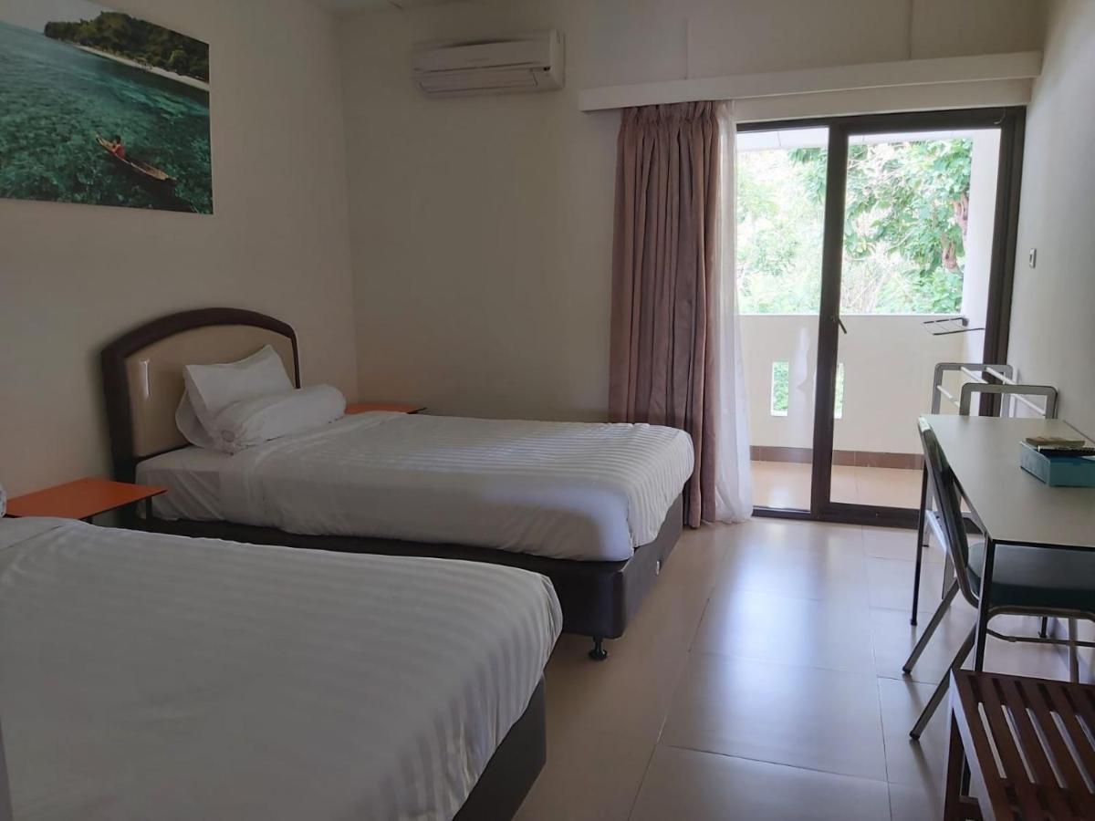 Hotel Larensia Лабуан Баджо Екстериор снимка