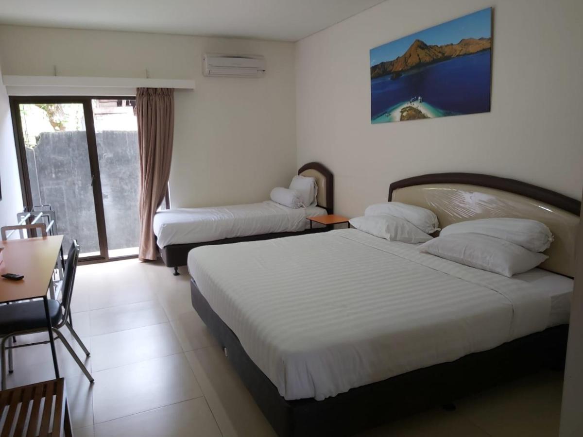 Hotel Larensia Лабуан Баджо Екстериор снимка