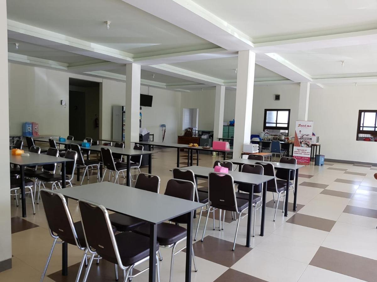 Hotel Larensia Лабуан Баджо Екстериор снимка