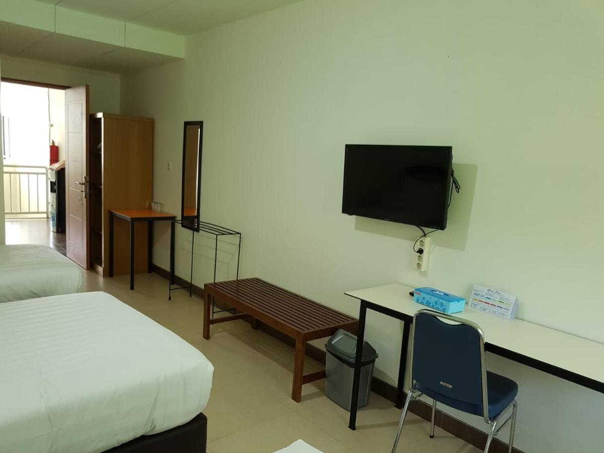 Hotel Larensia Лабуан Баджо Стая снимка