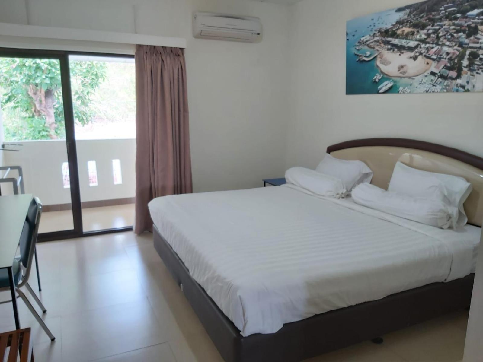 Hotel Larensia Лабуан Баджо Стая снимка