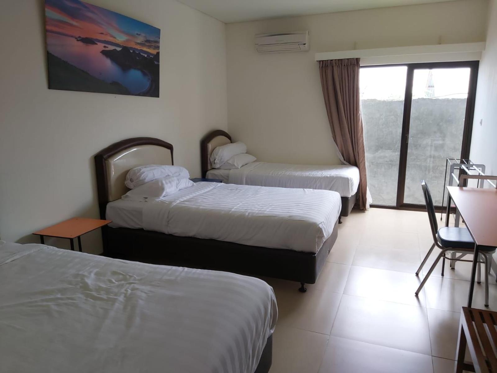 Hotel Larensia Лабуан Баджо Стая снимка